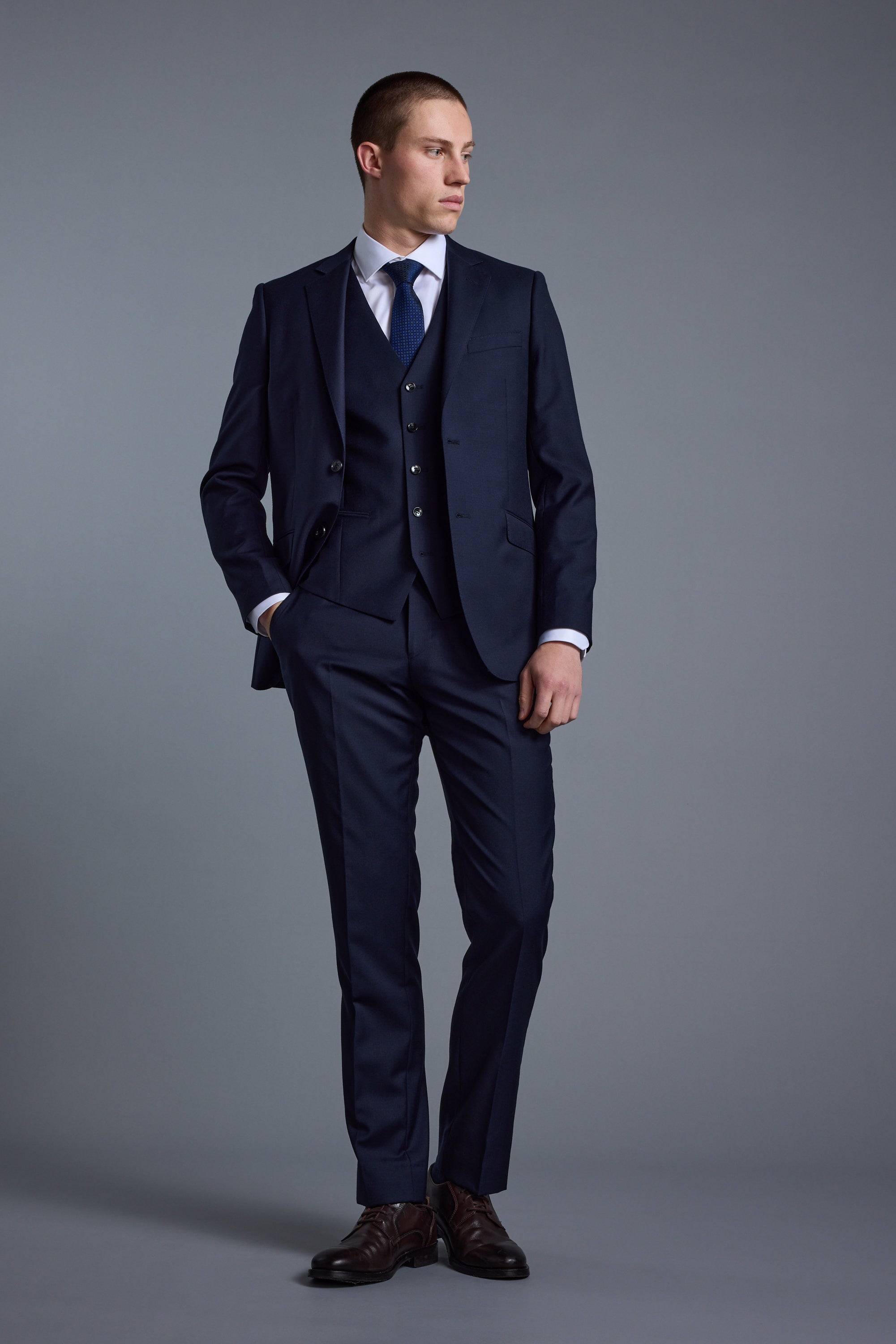 Barkers Mayfair ZQrx Waistcoat in navy, tailored fit